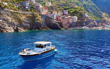 Cinque Terre: tour en barco híbrido con parada para nadar