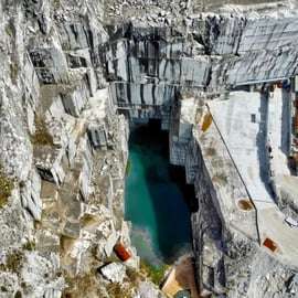 Massa Carrara: 4x4 guided tour to Cava Valsora Lake