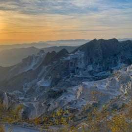 Carrara white marble quarries tour, 4X4 experience