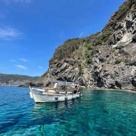 Vernazza: privát naplementés hajótúra a Cinque Terrénél aperitivóval