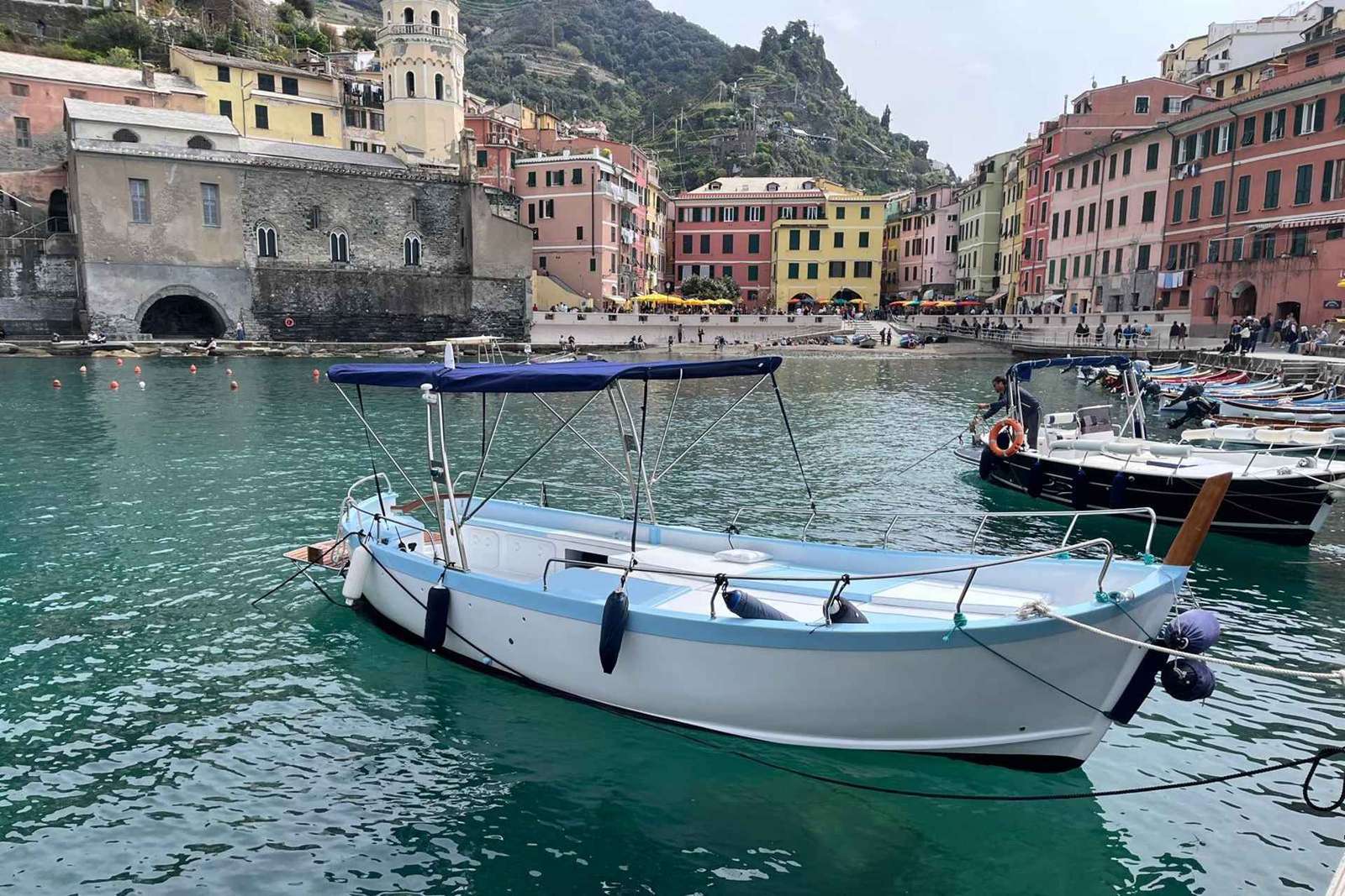 Vernazza: közös hajótúra a Cinque Terrénél panorámával és fürdőzéssel