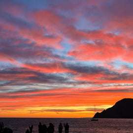 Vernazza: privát naplementés hajótúra a Cinque Terrénél aperitivóval