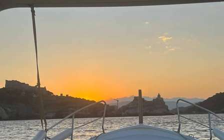 Riomaggiore: Cinque Terre Sunset Tour with Wine & Focaccia