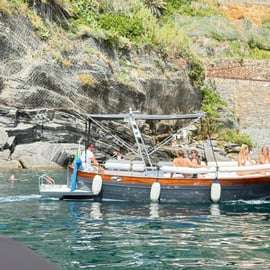 A unique day trip by boat to discover the Cinque Terre from La Spezia.