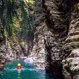 Pontremoli: Tour di canyoning degli Stretti di Giaredo