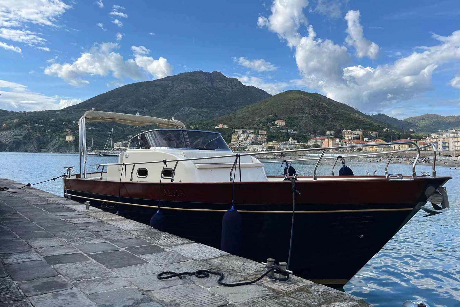 Levanto: Lodní výlet do Cinque Terre s obědem nebo aperitivem