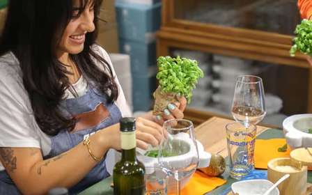 Cinque Terre: Pesto-Making Experience with Wine Tasting