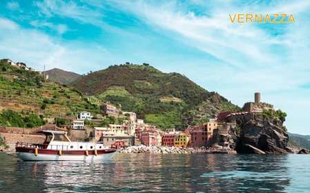 From La Spezia: Cinque Terre Boat Tour with Lunch and Wine
