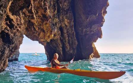 La Spezia: Sunset Kayak & Caves Tour w/ Swimming & Aperitif
