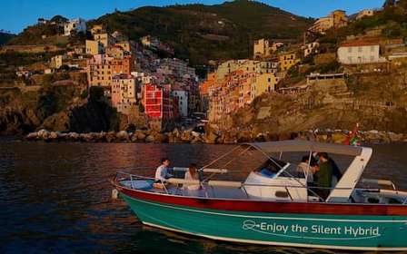 Cinque Terre: Sunset Cruise with Aperitif on Board