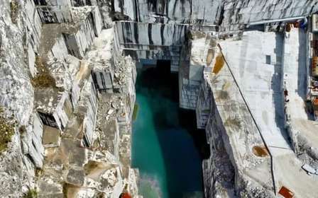 Massa Carrara: 4x4 guided tour to Cava Valsora Lake