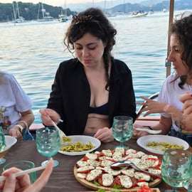 La Spezia. Aperitiv při západu slunce a večeře na lodi
