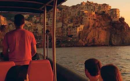 La Spezia: Cinque Terre Sunset Boat Tour with Appetizers