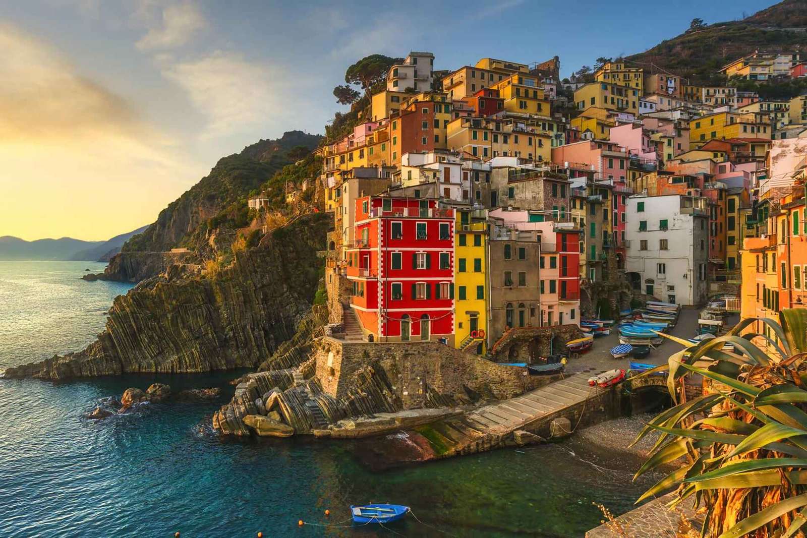 Cinque Terre Premium: Complete Tour of the 5 Villages with Train and Local Guide