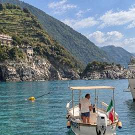 5 TERRE: Boat Tour Hidden Spots! Local Captain. Max 5 Guests