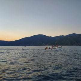 Riomaggiore: Prohlídka Cinque Terre při západu slunce s vínem a focacciou