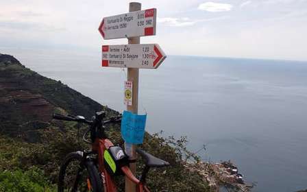 Cinque Terre: exclusive e-bike tour from Monterosso