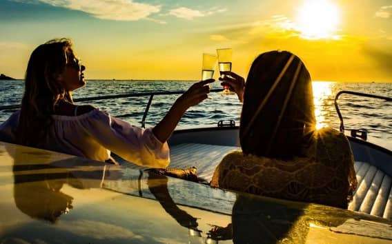 La Spezia: Sunset Boat Tour with Aperitivo and Snacks