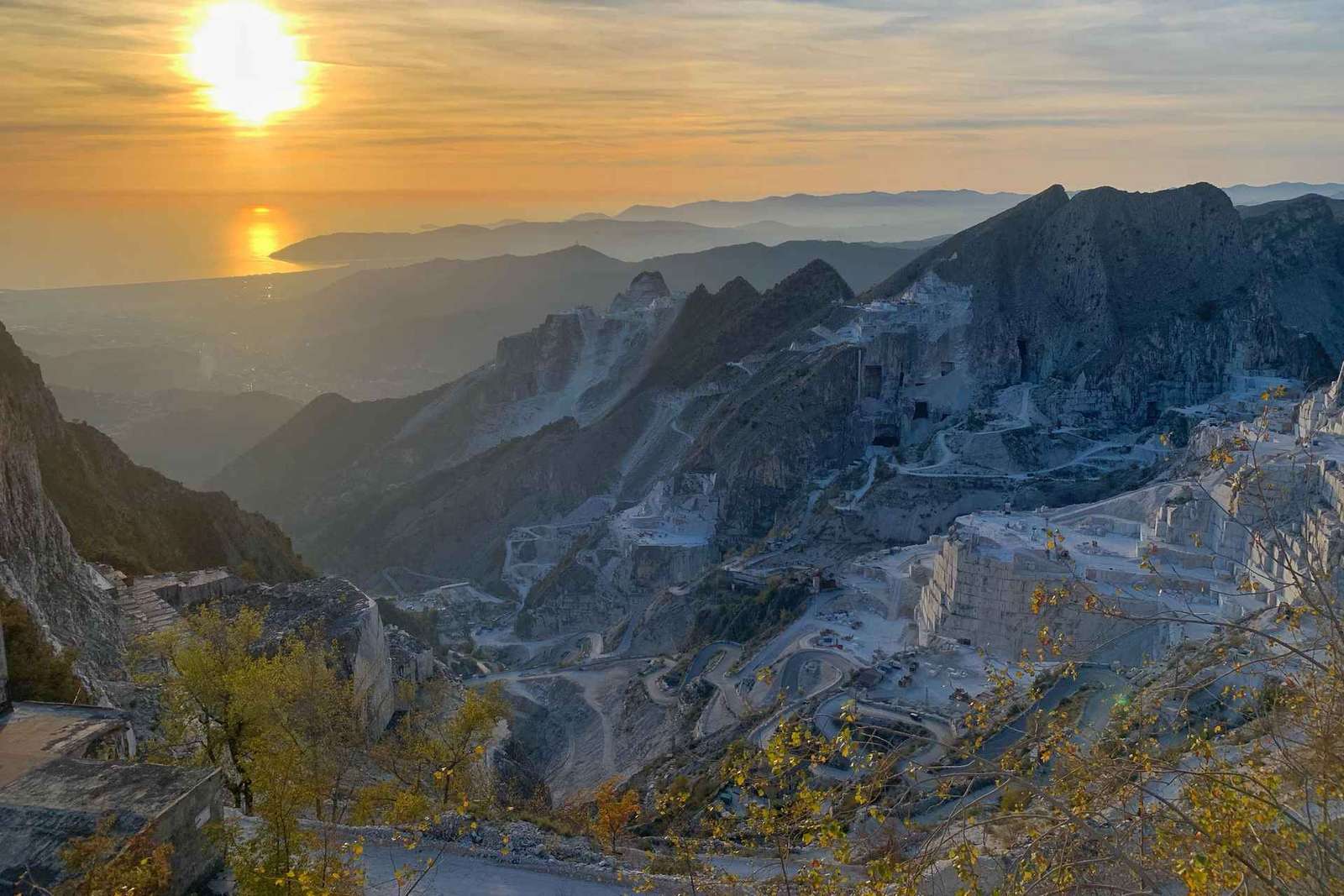 Carrara white marble quarries tour, 4X4 experience