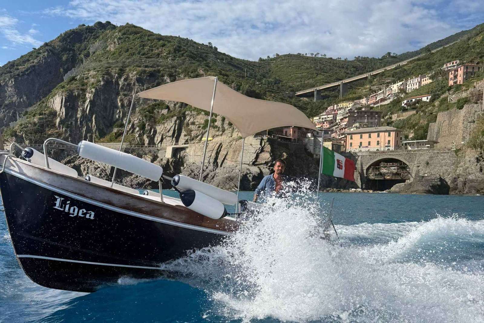 Cinque Terre: Boat Tour and Exploration of Caves and Natural Pools