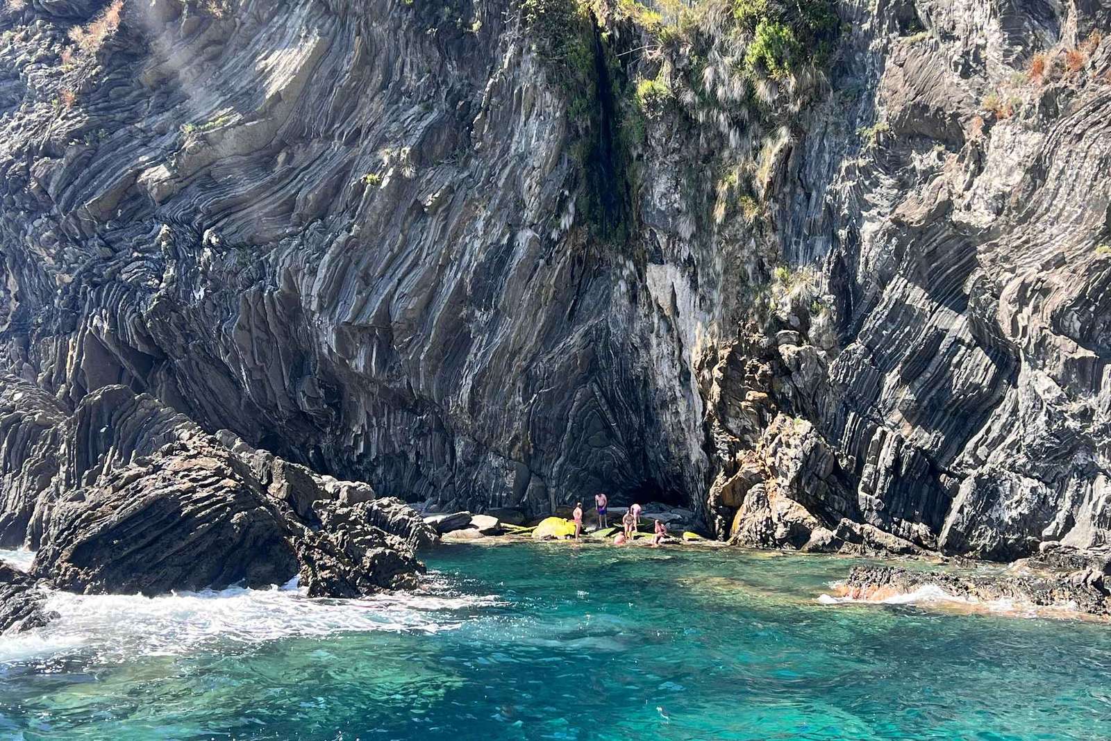Vernazzai hajós túra snorkelezéssel, barlangokkal és Prosecco-val
