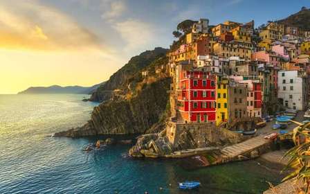 Cinque Terre Premium: Complete Tour of the 5 Villages with Train and Local Guide