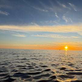Manarola: Cinque Terre sunset cruise with aperitif on board