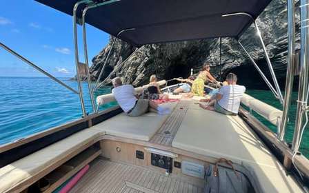 Vernazza - Cinque Terre: Sunset Boat Tour with Aperitivo