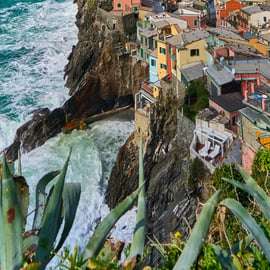Local experience from the harbor of La Spezia: Cinque Terre and Portovenere from the sea
