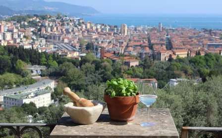 La Spezia: Ligurian wine tasting and authentic pesto class