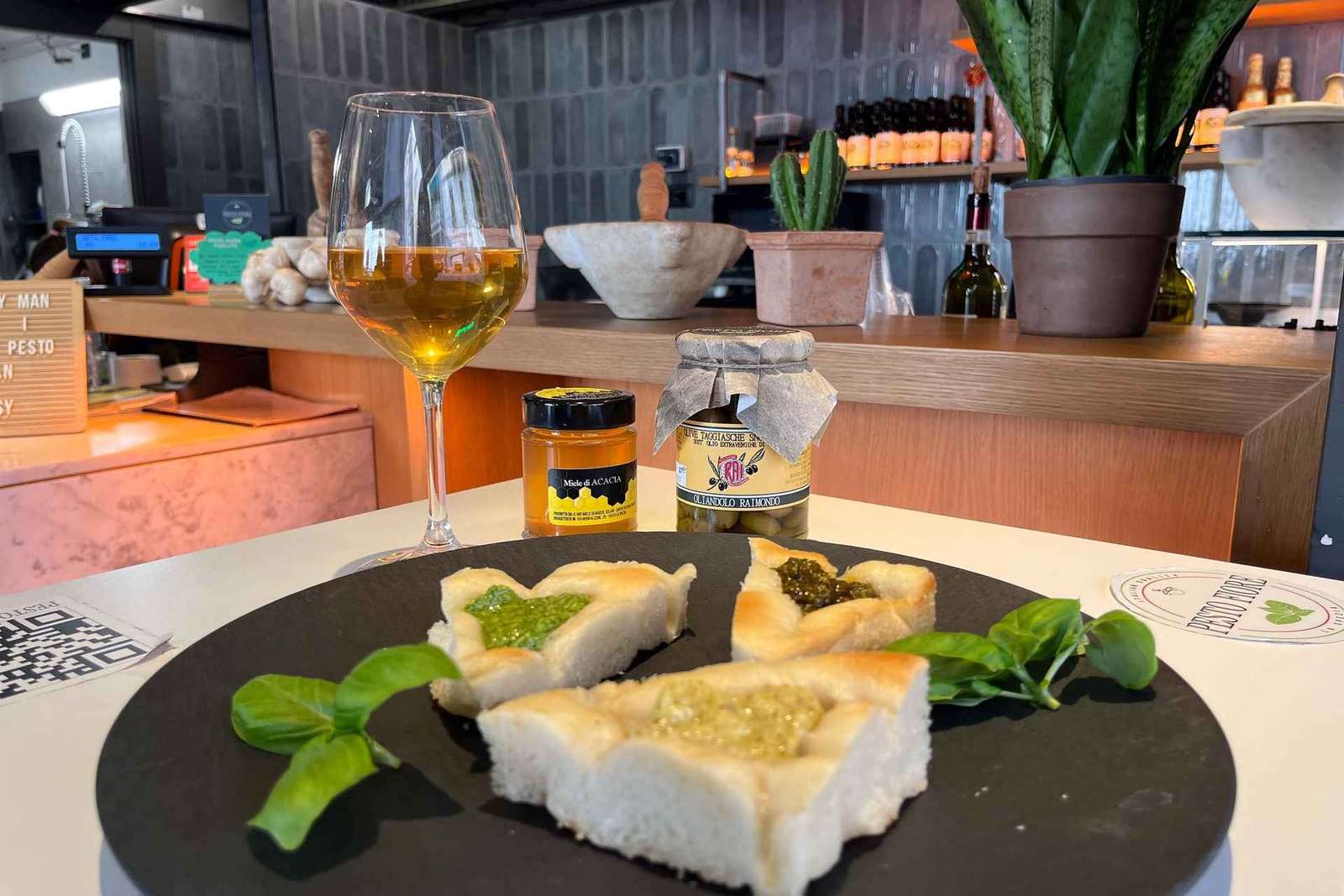 La Spezia: Ligurian Wine, Olive Oil, and Pesto Tasting