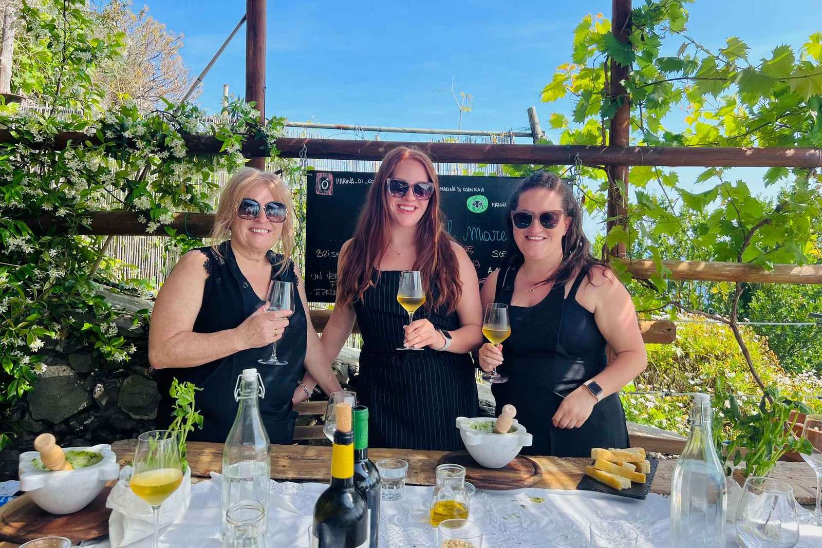 Corniglia: Pesto Lesson Overlooking the Sea with Tasting