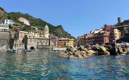 Manarola: Cinque Terre Boat Tour with Aperitif